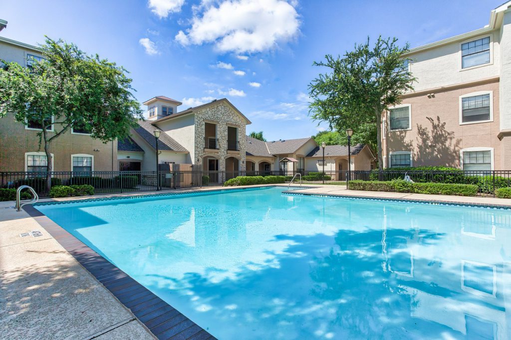 Life at Stone Crest in Dallas, TX